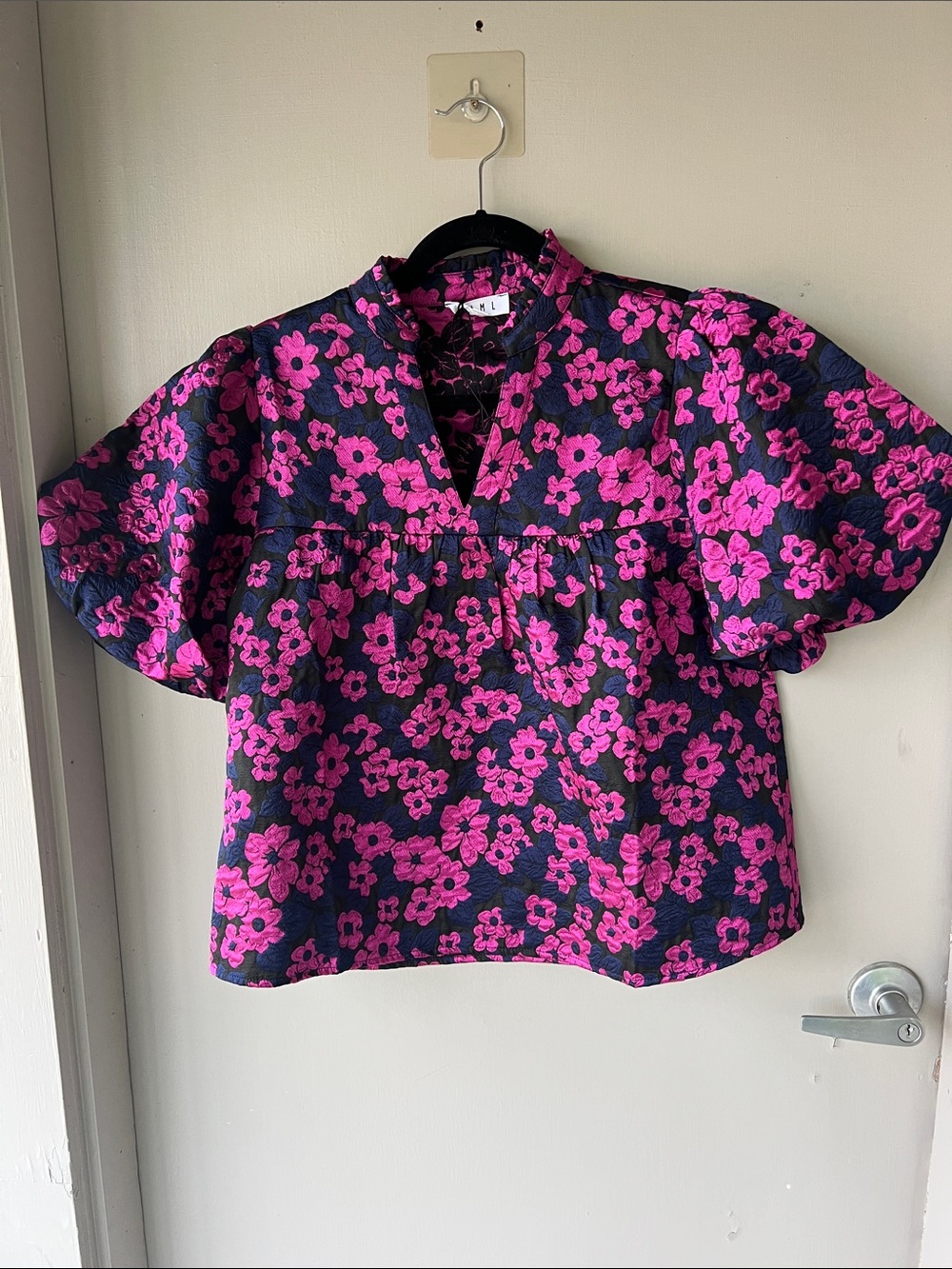 Floral Puff Sleeve Top in Hot Pink and Navy